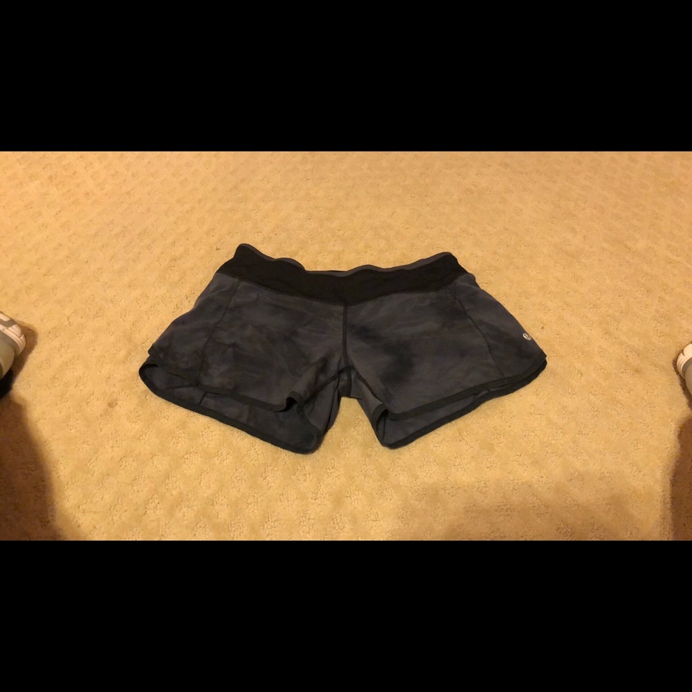 Black and gray Lululemon speed short